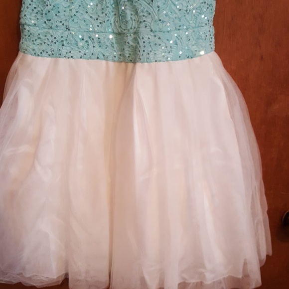 A Dress - Picture 3 of 4